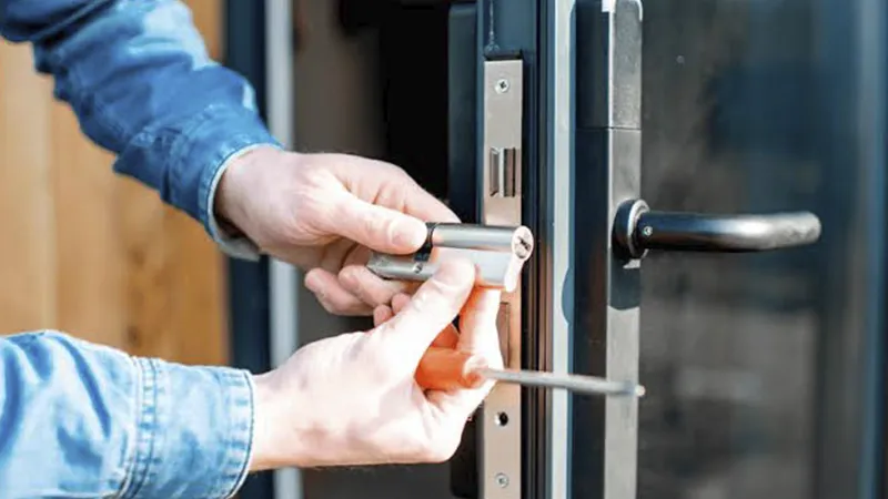 cambio bombin seguridad puertollano